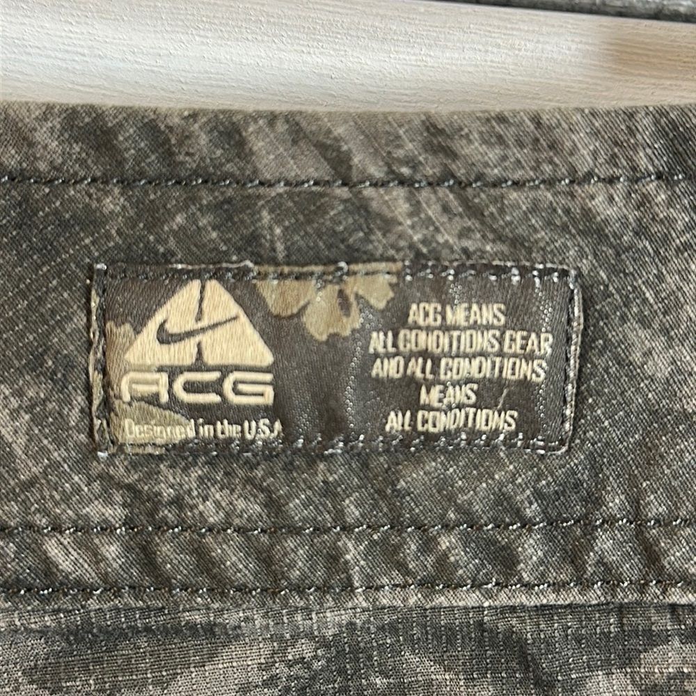 Nike ACG Capri Pants Size 8 Green Camo Cargo Hiking Athletic * - Picture 12 of 14